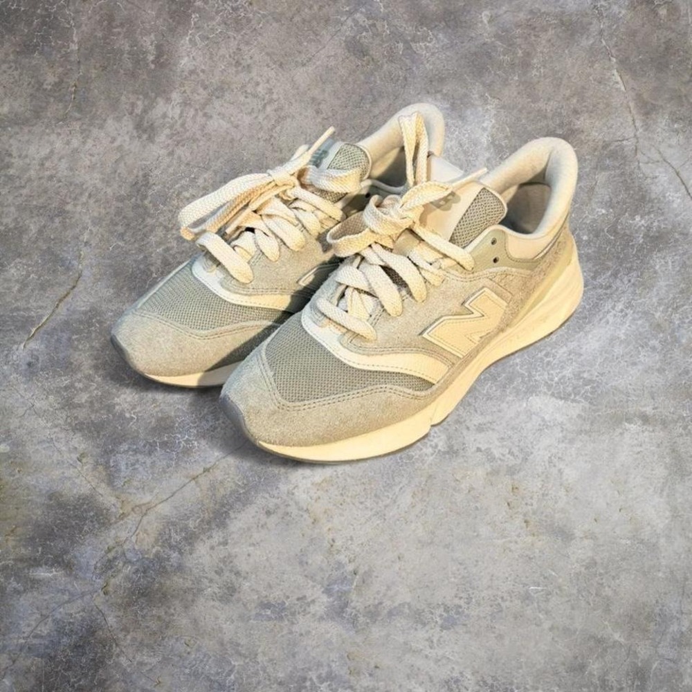 New Balance 997R Grey Lifestyle Sneakers Womens Size 8 Mens 6.5
